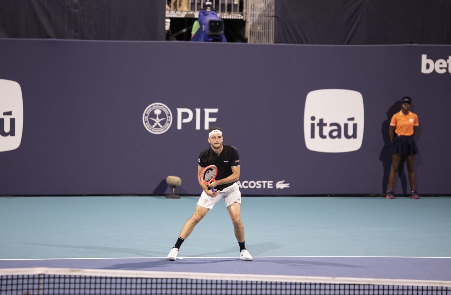 Taylor Fritz durante un match di tennis