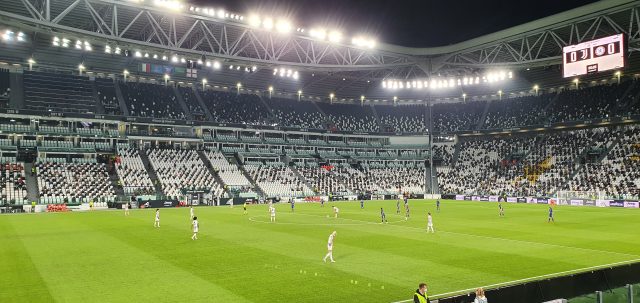 Juventus Women in campo all Allianz Stadium in una partita europea
