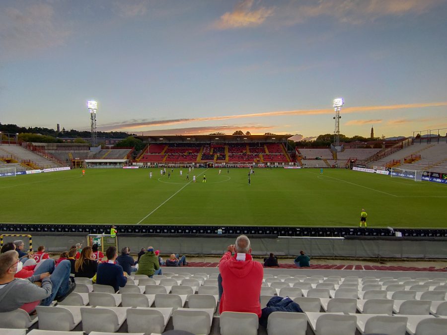 Lo stadio Romeo Menti di Vicenza durante una partita