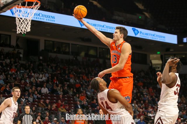 Walker Kessler in azione durante una partita NCAA