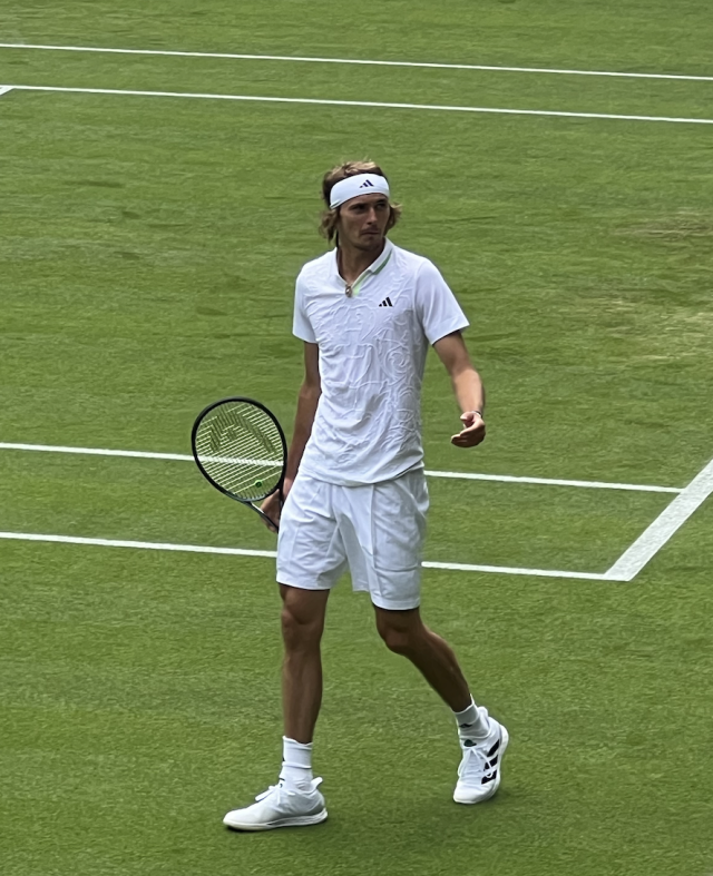 Alexander Zverev in campo sull erba di Wimbledon
