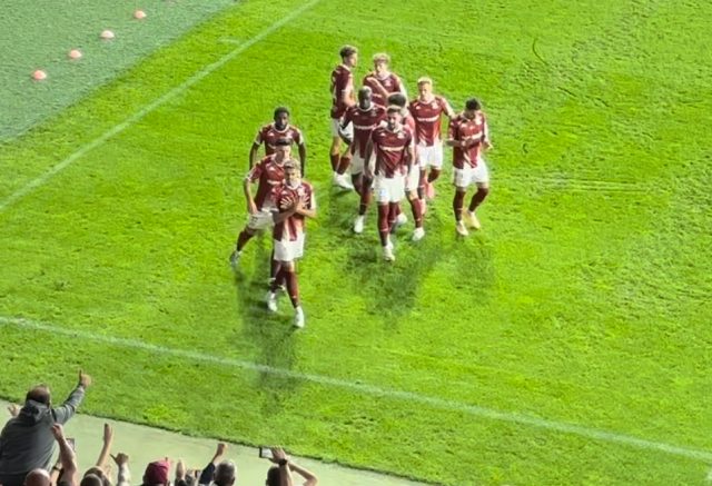 Albion Rrahmani esulta dopo un gol con la maglia del Rapid Bucuresti