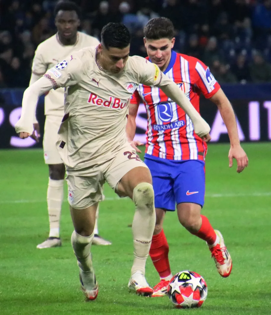 Julián Álvarez dell’Atlético Madrid in azione durante una partita di Champions League