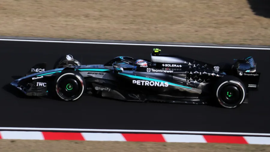 Kimi Antonelli in azione con la Mercedes di Formula 1