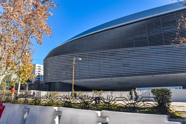 Esterno del Santiago Bernabeu di Madrid, stadio del Real Madrid e sede simbolica del Mondiale 2030