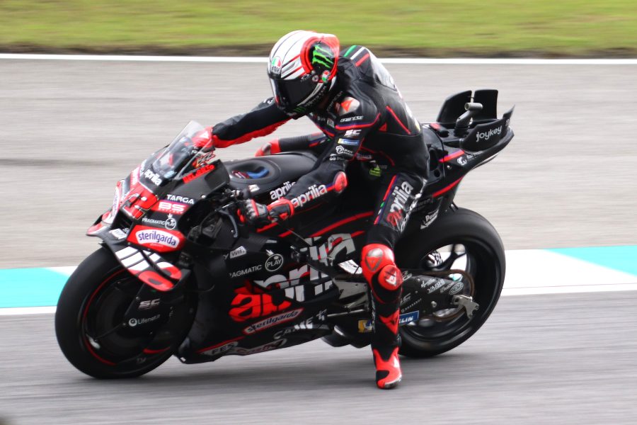 Marco Bezzecchi in pista con l'Aprilia RS-GP
