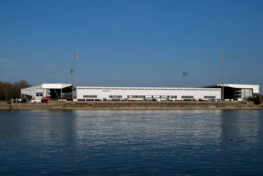 Craven Cottage, stadio del Fulham, visto dal Tamigi