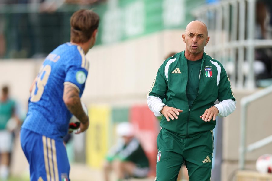Alberto Bollini guida l Italia Under 19 dalla panchina contro la Croazia