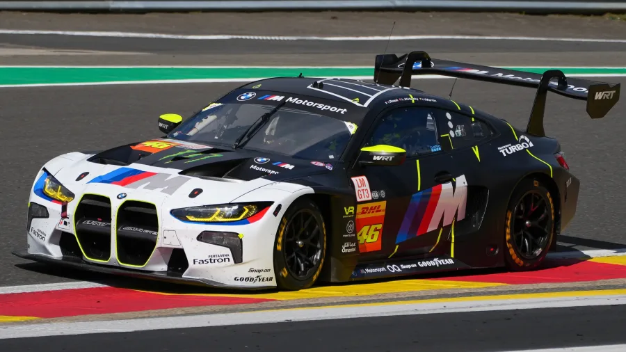 La BMW M4 GT3 numero 46 del Team WRT associata a Valentino Rossi in pista
