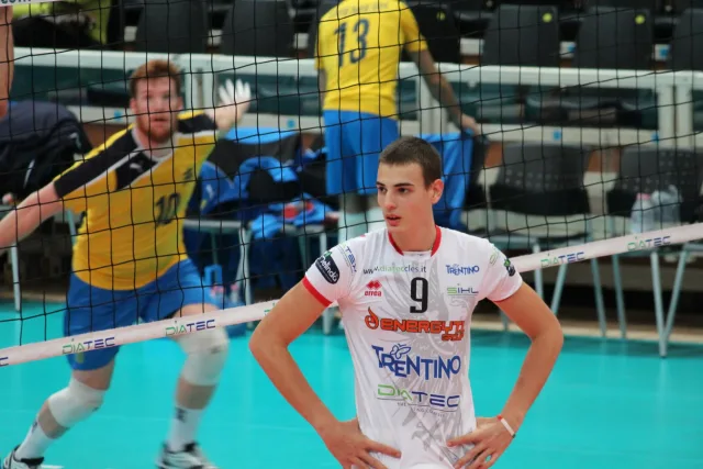 Simone Giannelli in campo durante una partita di volley