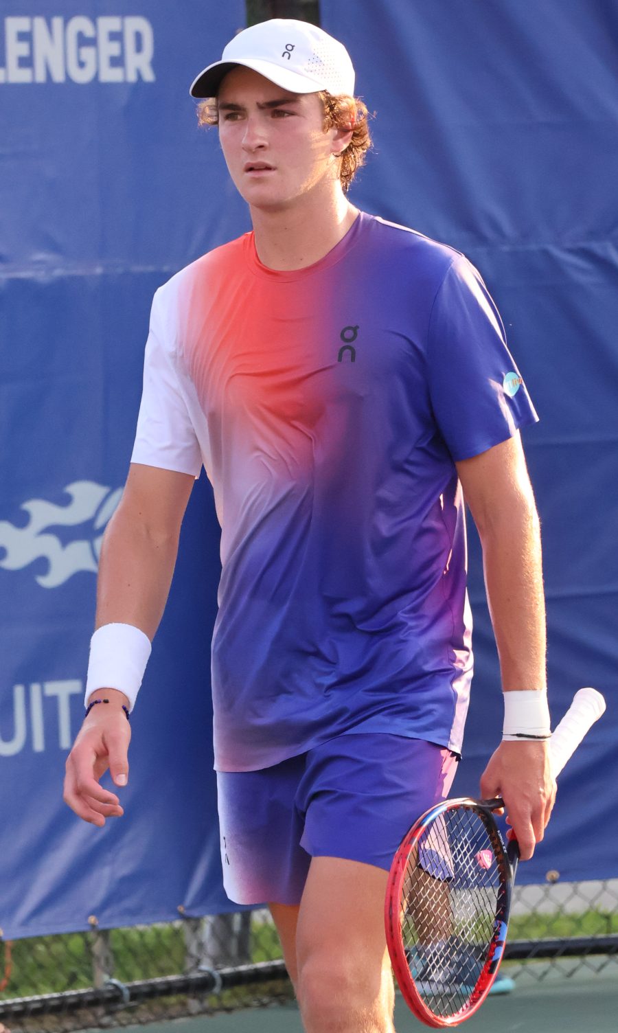 Joao Fonseca durante un match di tennis nel 2024