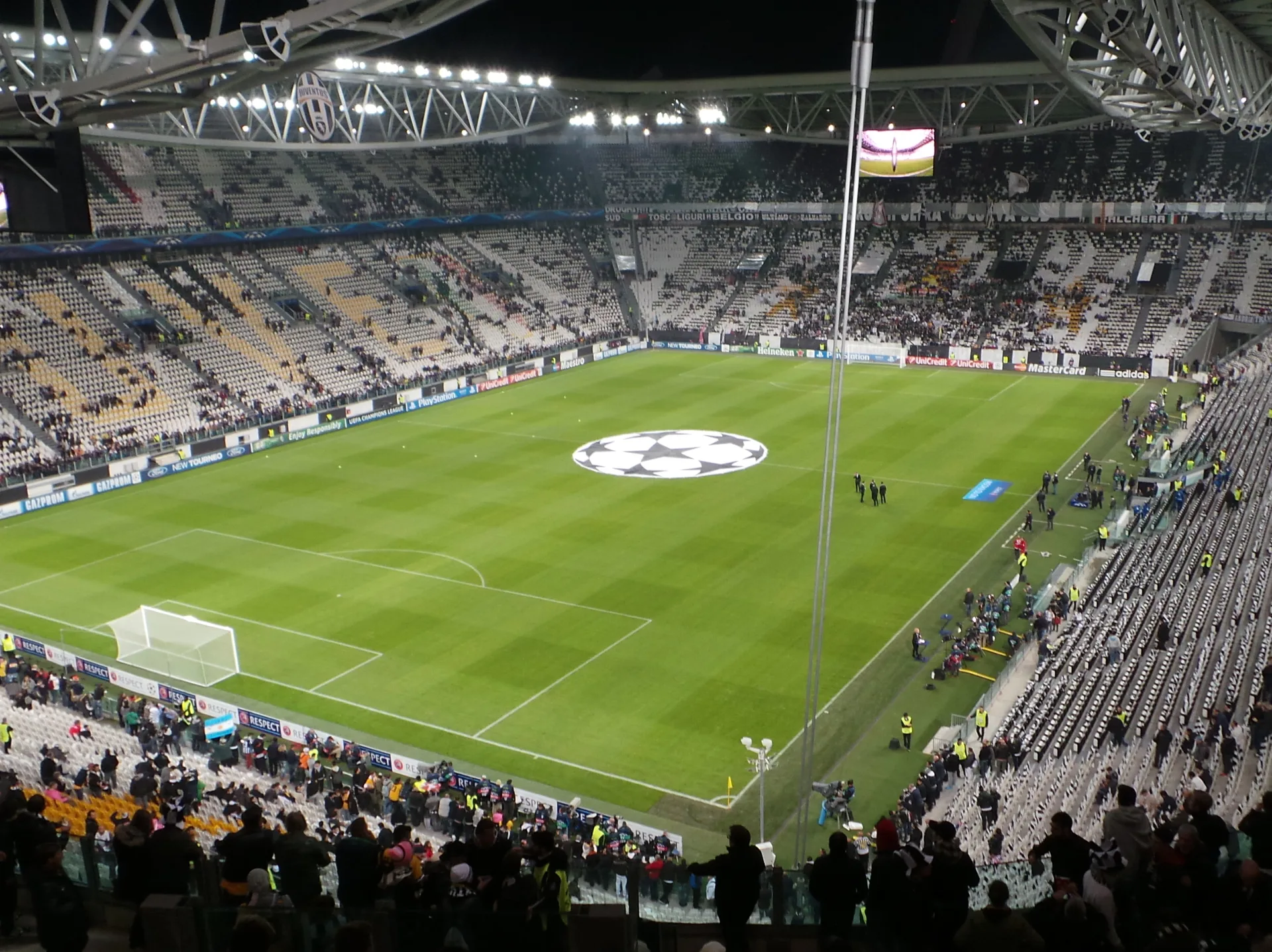 Panoramica dello Juventus Stadium di Torino prima di una partita di Champions League