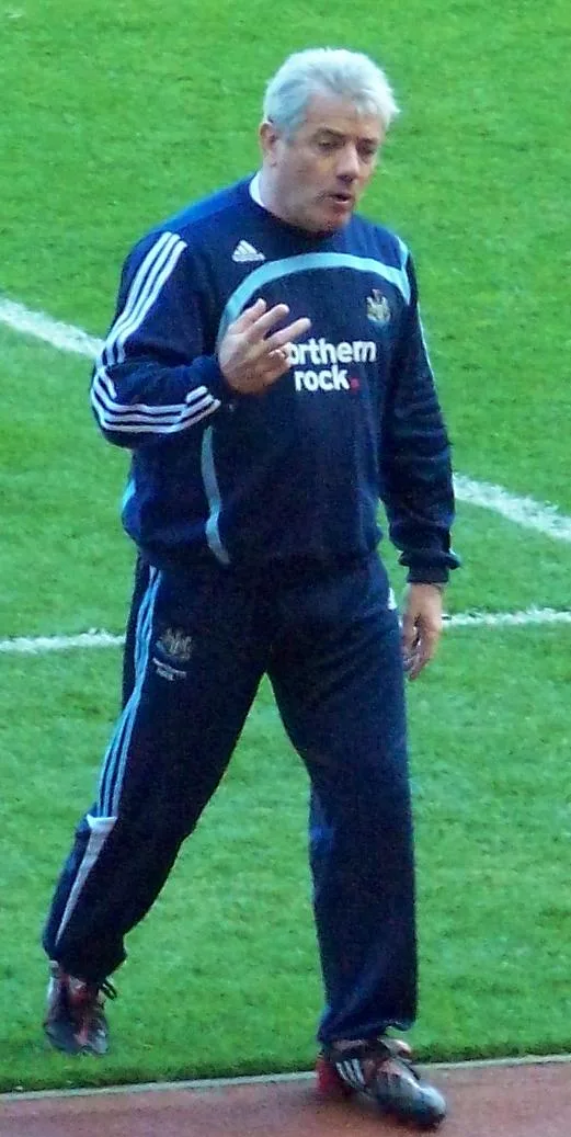 Kevin Keegan allenatore del Newcastle a bordo campo