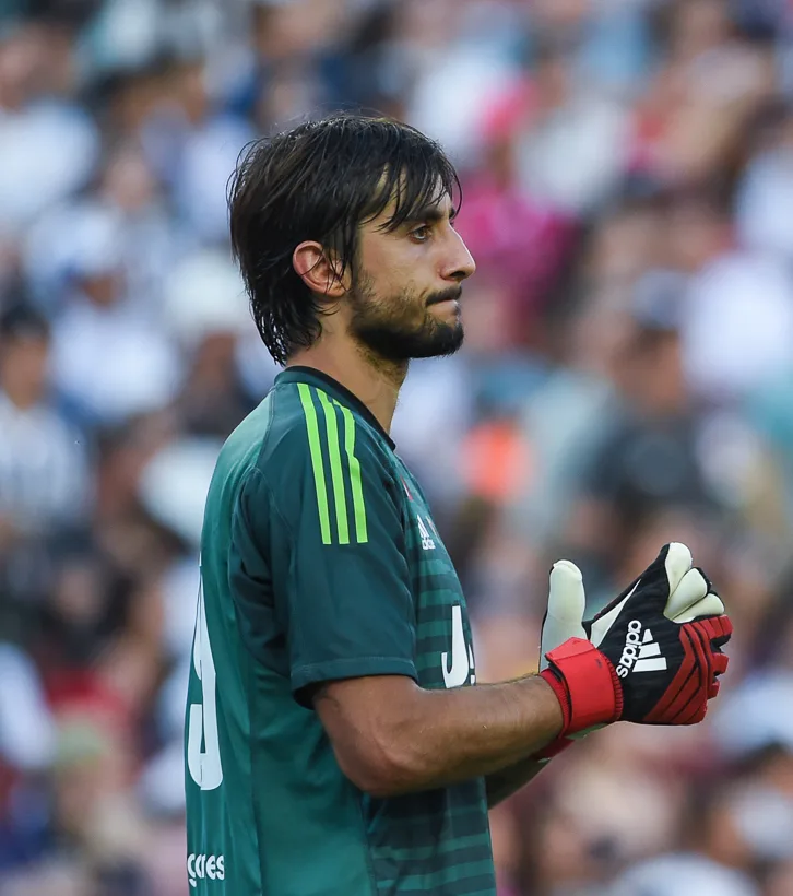 Mattia Perin con la maglia della Juventus