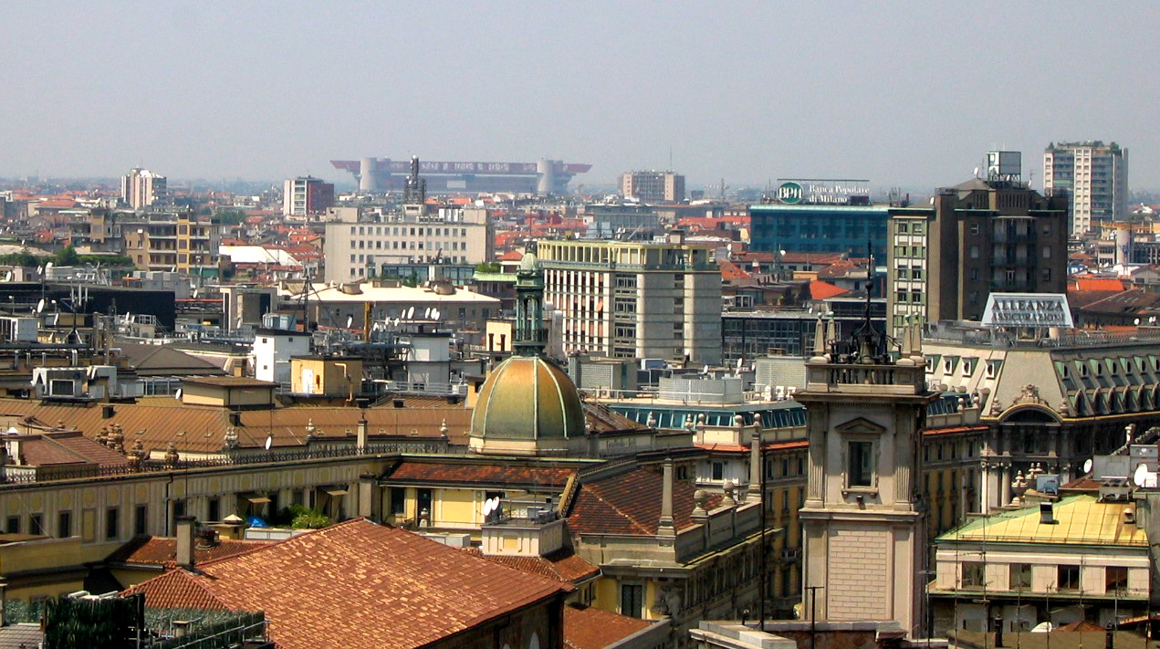 Panorama di Milano con lo stadio San Siro sullo sfondo