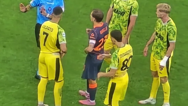 Tarik Muharemovic in campo con il Sassuolo