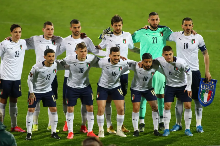 La Nazionale italiana di calcio schierata prima di una partita