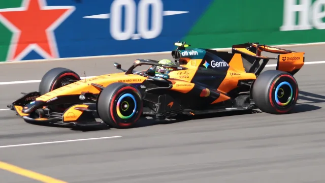 Lando Norris in pista con la McLaren 2026