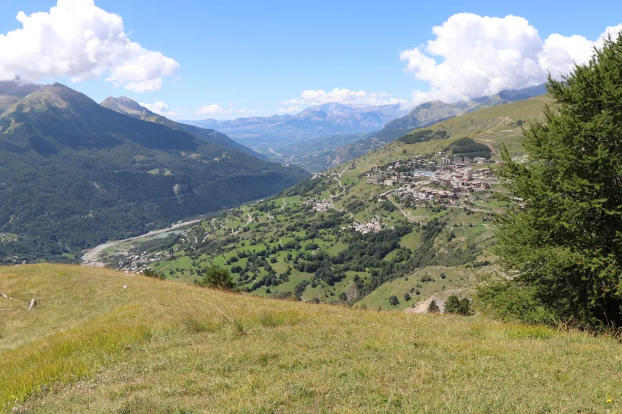 Vista di Orcieres-Merlette, arrivo alpino della 18a tappa del Tour de France