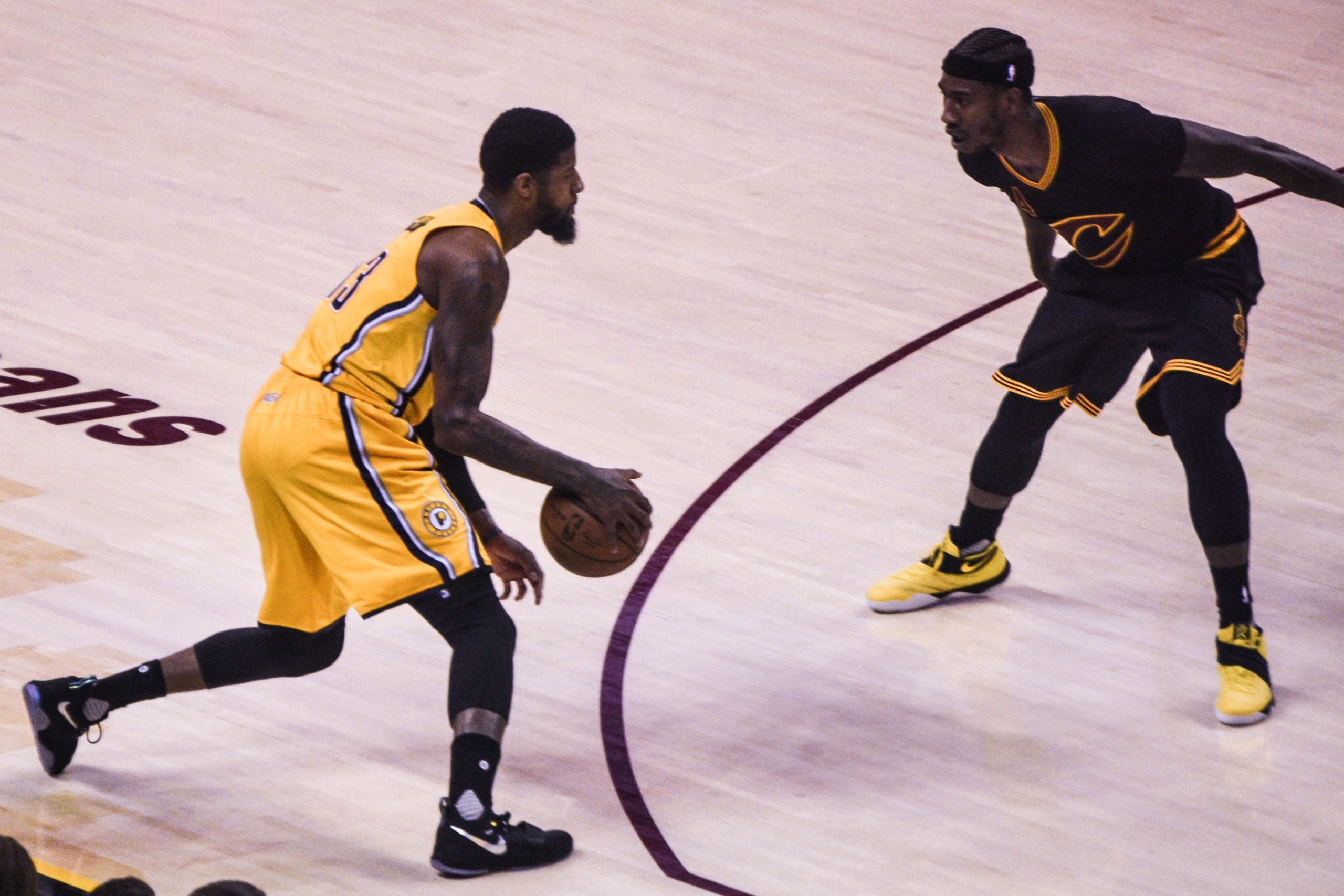Paul George in azione durante una partita NBA