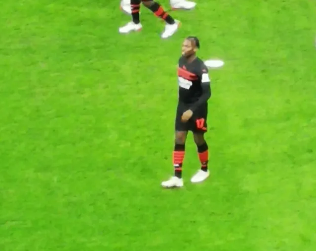 Rafael Leao con la maglia del Milan in una partita di Serie A