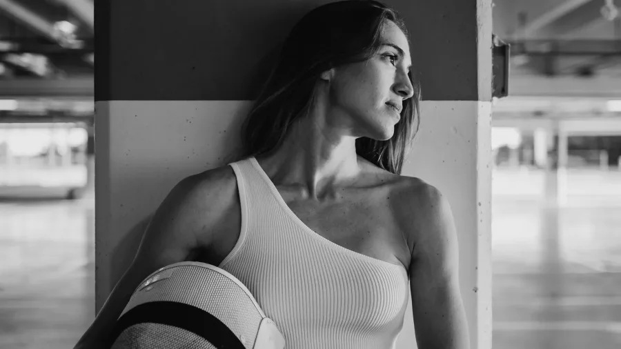Giulia Rizzi con la maschera da scherma dopo l'argento mondiale nella spada