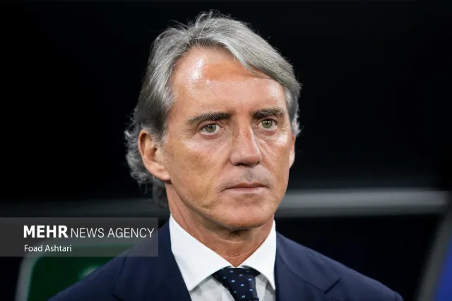 Roberto Mancini in panchina durante una partita internazionale