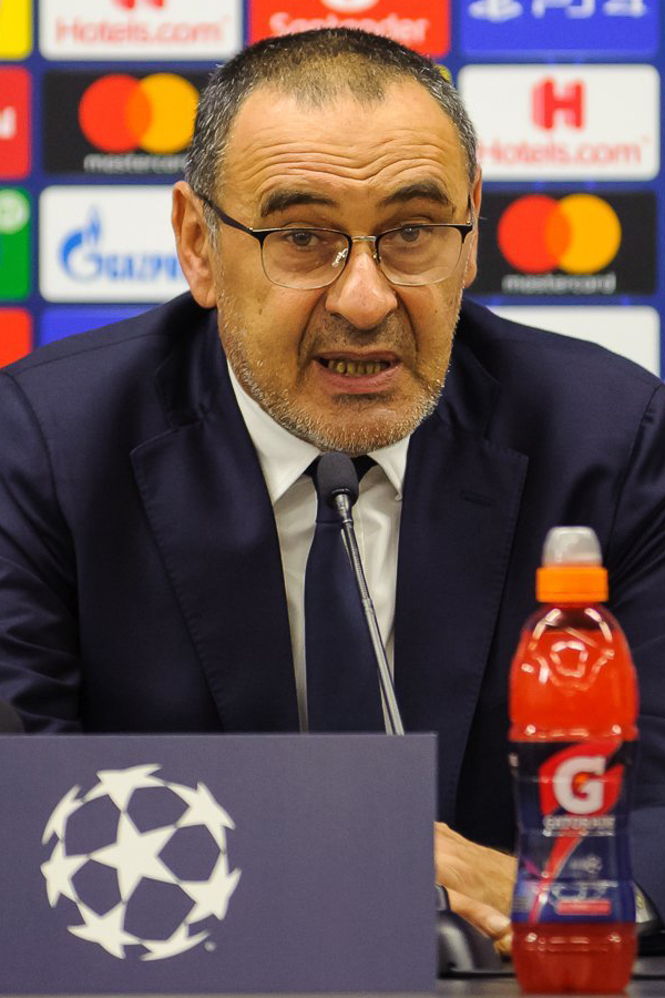 Maurizio Sarri durante una partita nel 2019