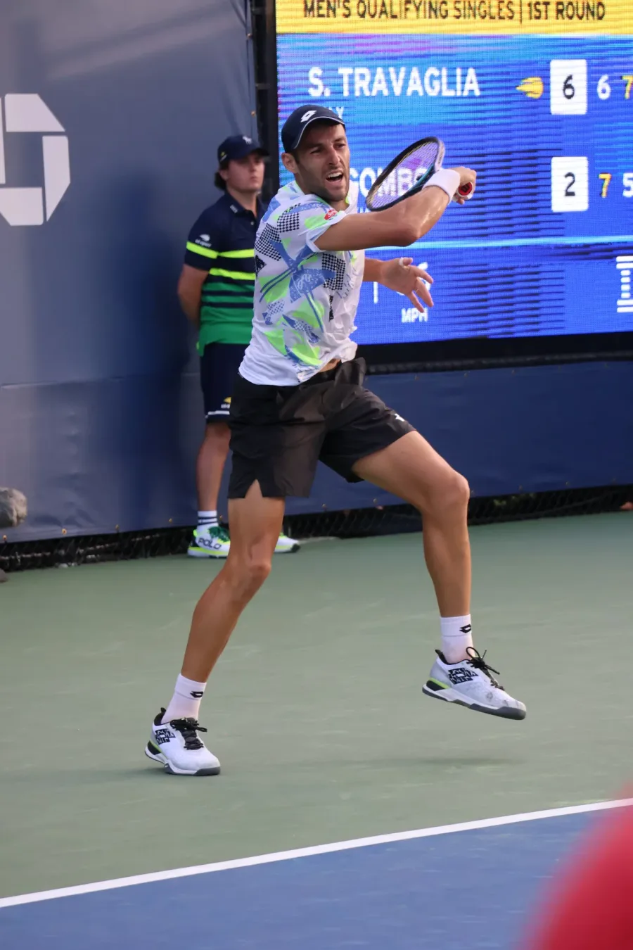 Stefano Travaglia in azione, protagonista nei quarti ATP di Bastad