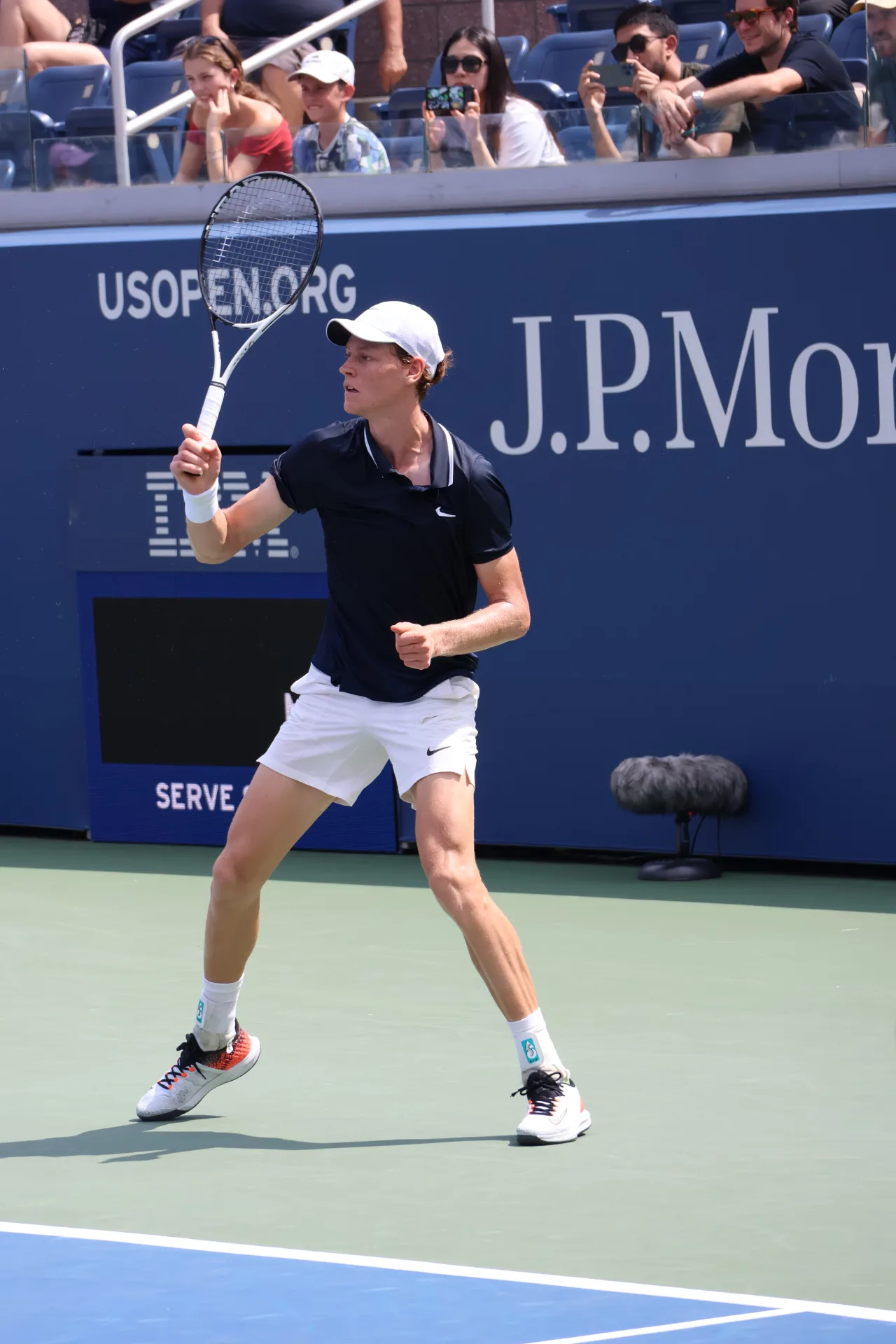 Jannik Sinner in allenamento sul cemento agli US Open
