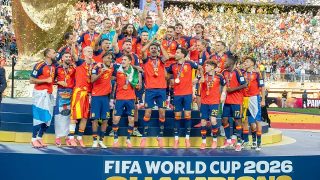La Spagna festeggia la Coppa del Mondo 2026 dopo la finale contro l Argentina