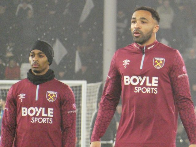 Crysencio Summerville in riscaldamento con il West Ham