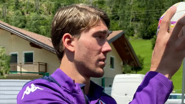 Dusan Vlahovic durante il ritiro estivo con la Fiorentina