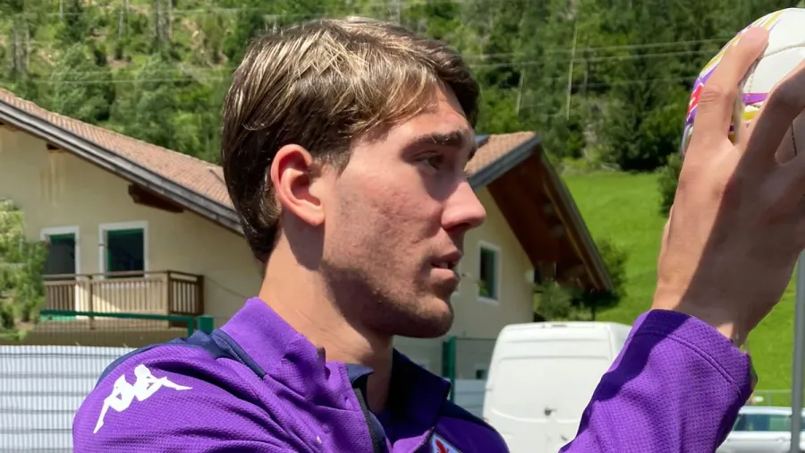 Dusan Vlahovic durante il ritiro estivo con la Fiorentina