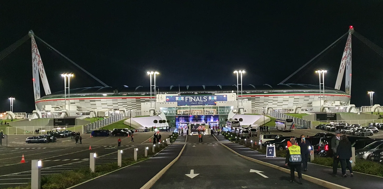 Allianz Stadium di Torino illuminato per una notte UEFA