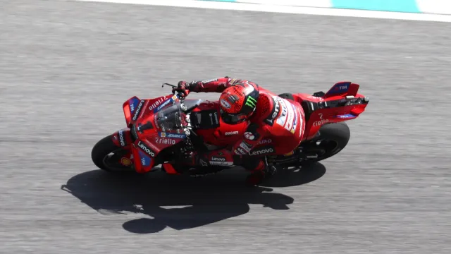Francesco Bagnaia in azione sulla Ducati Lenovo in MotoGP