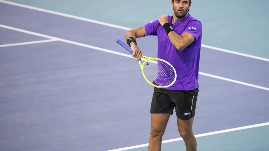 Matteo Berrettini in campo sul cemento al Miami Open