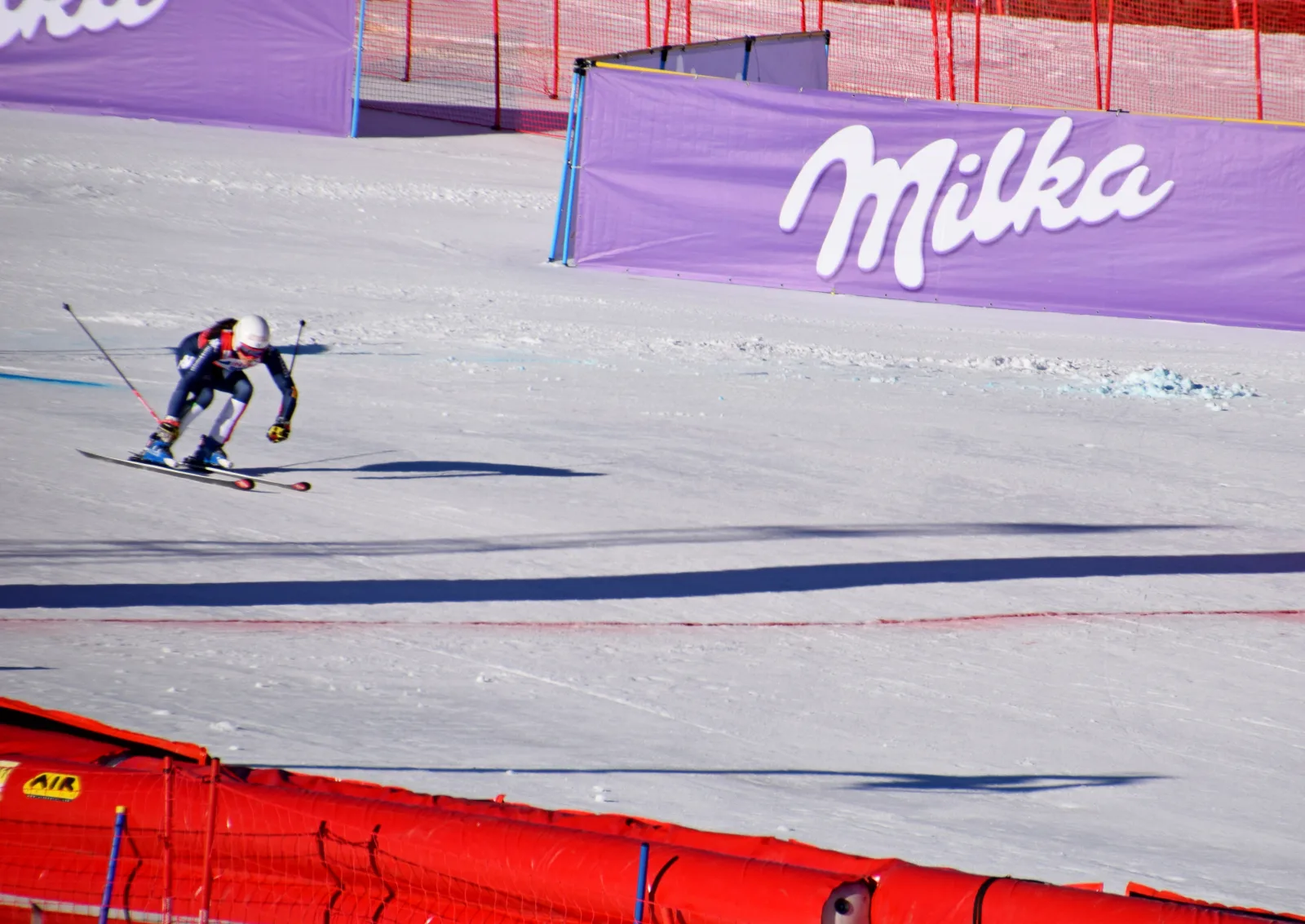 Federica Brignone scia sulla pista di Courchevel durante una prova di Coppa del Mondo