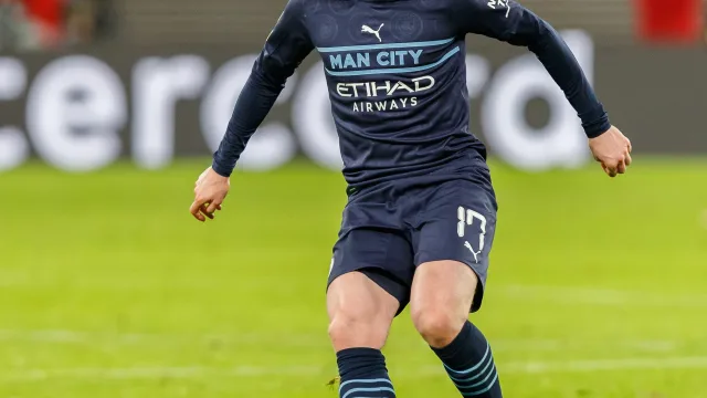 Kevin De Bruyne in conduzione palla durante una partita europea