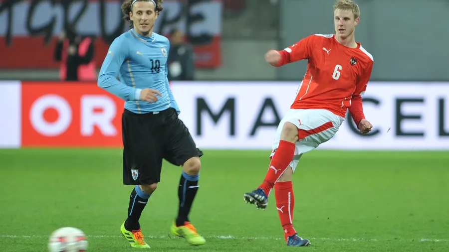 Diego Forlan con la maglia dell Uruguay durante Austria-Uruguay del 2014