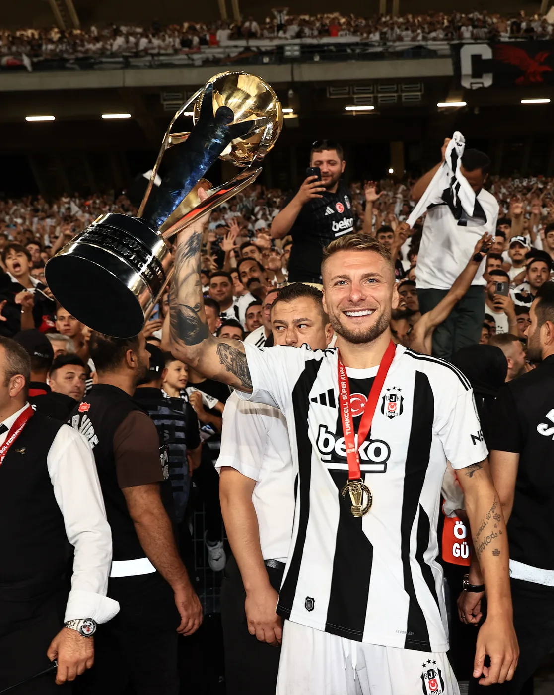 Ciro Immobile sorride con il Besiktas dopo la Supercoppa turca