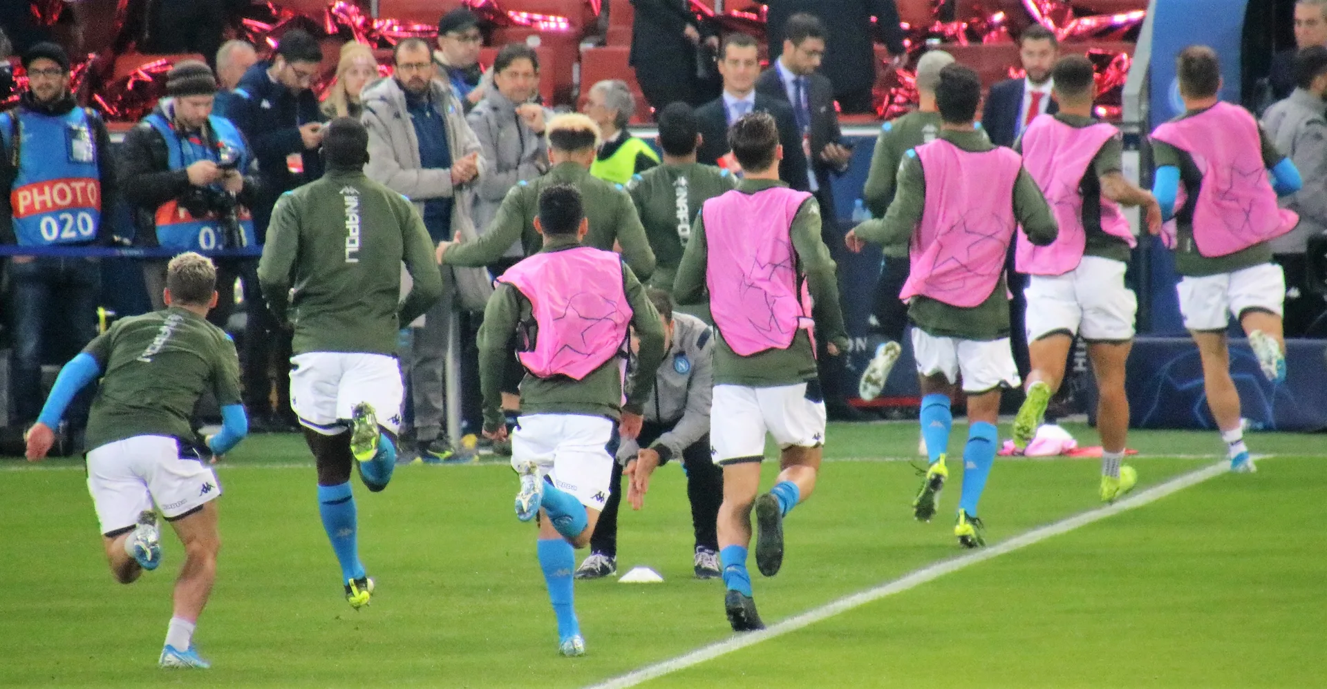 Giocatori del Napoli durante il riscaldamento prima di una partita