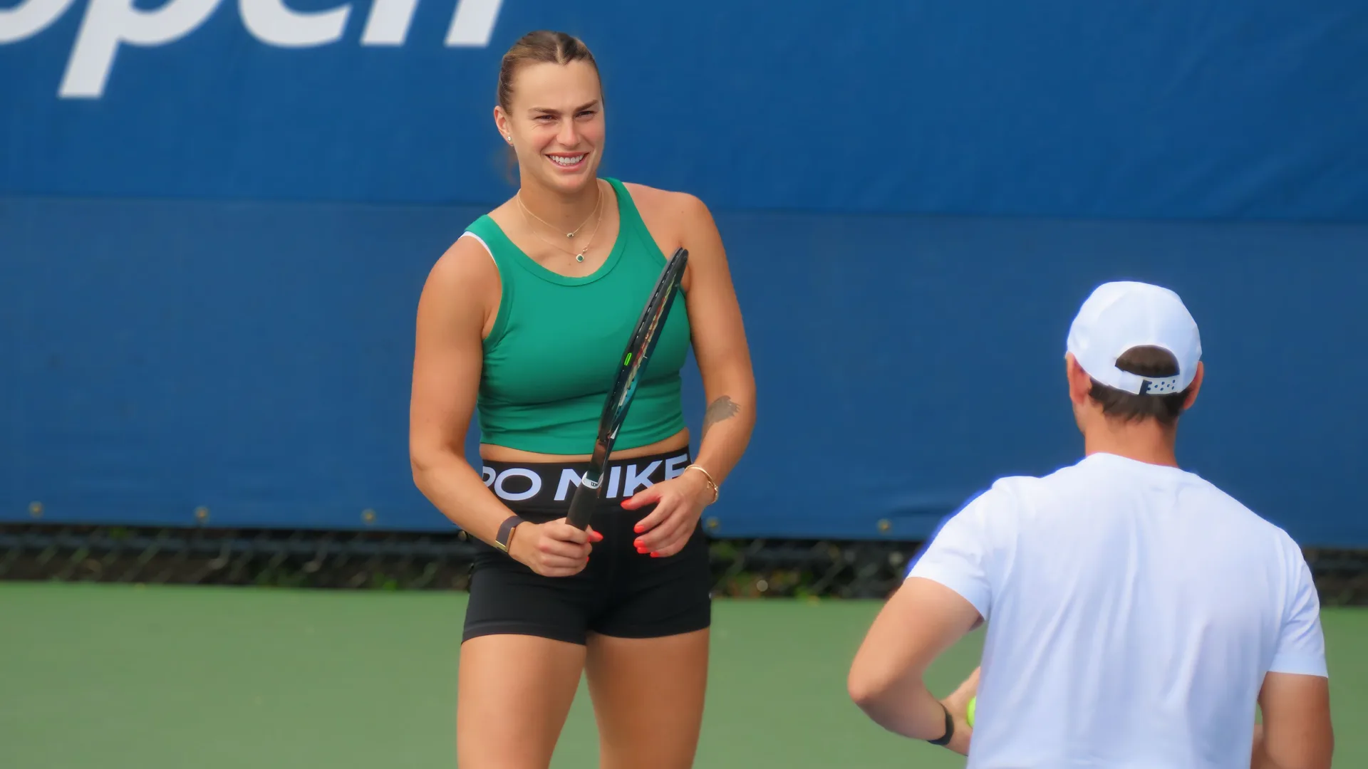 Aryna Sabalenka in campo durante un allenamento agli US Open