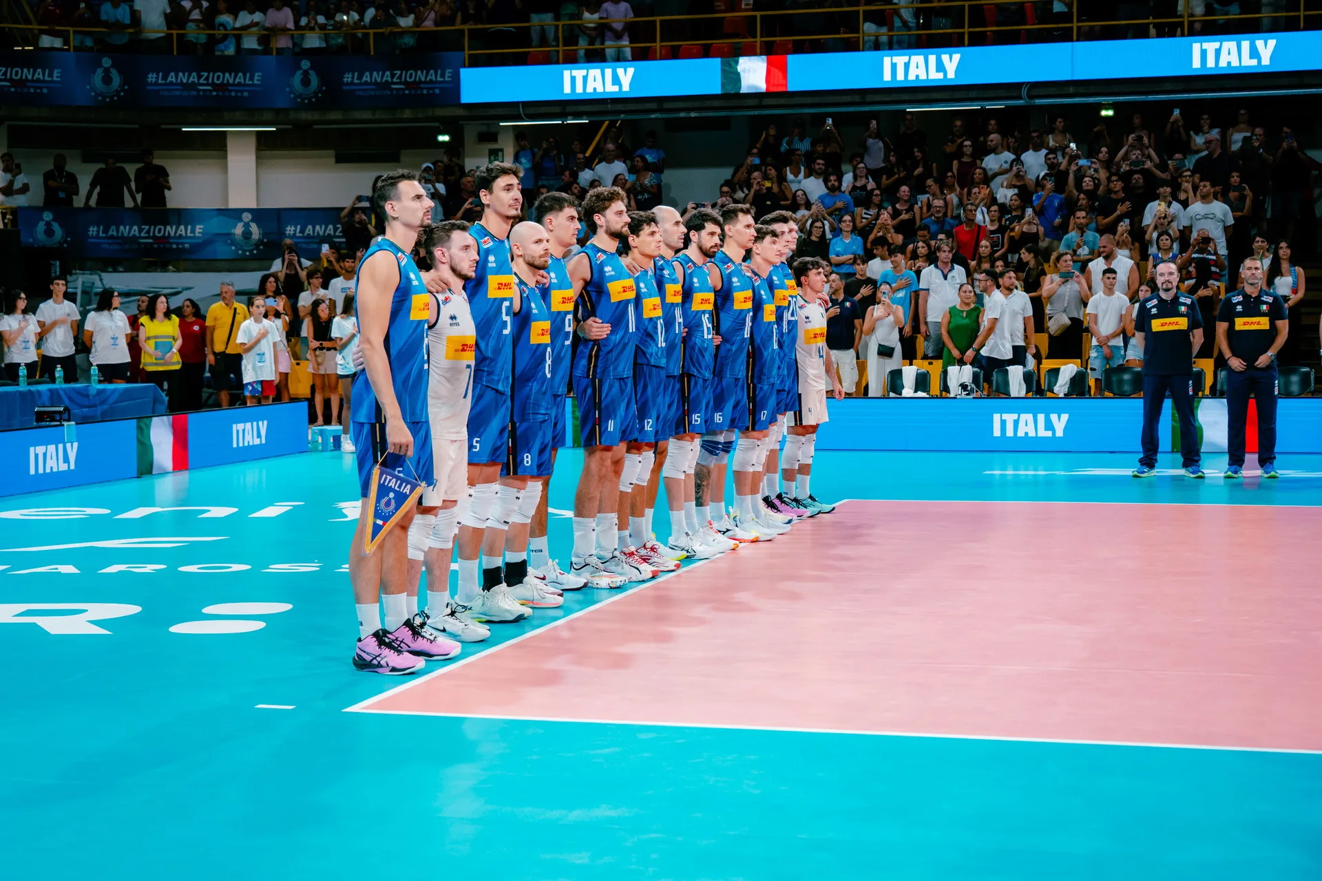 La Nazionale maschile italiana schierata prima di Italia-Germania nella FIPAV Cup Men Elite