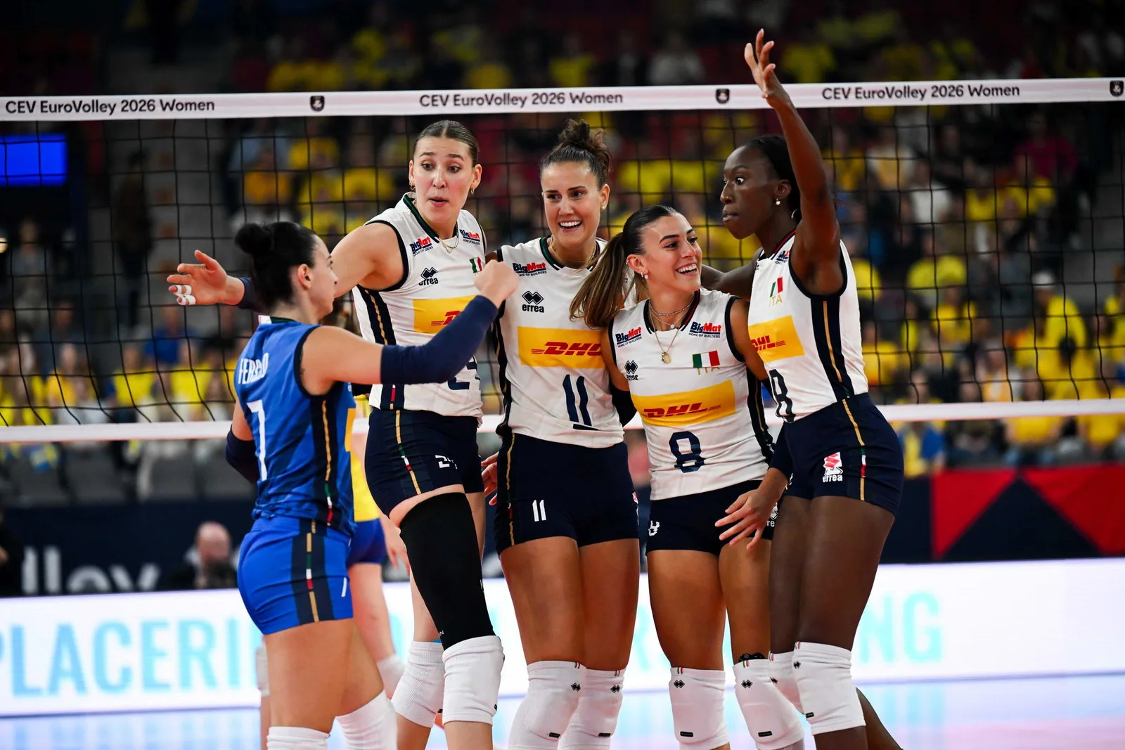 Le azzurre dell Italia volley femminile celebrano un punto agli Europei 2026