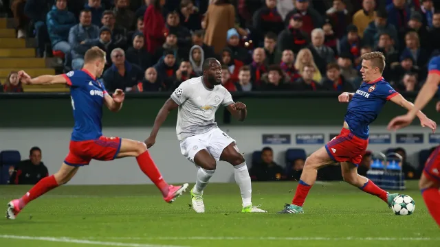 Romelu Lukaku in azione durante una partita europea