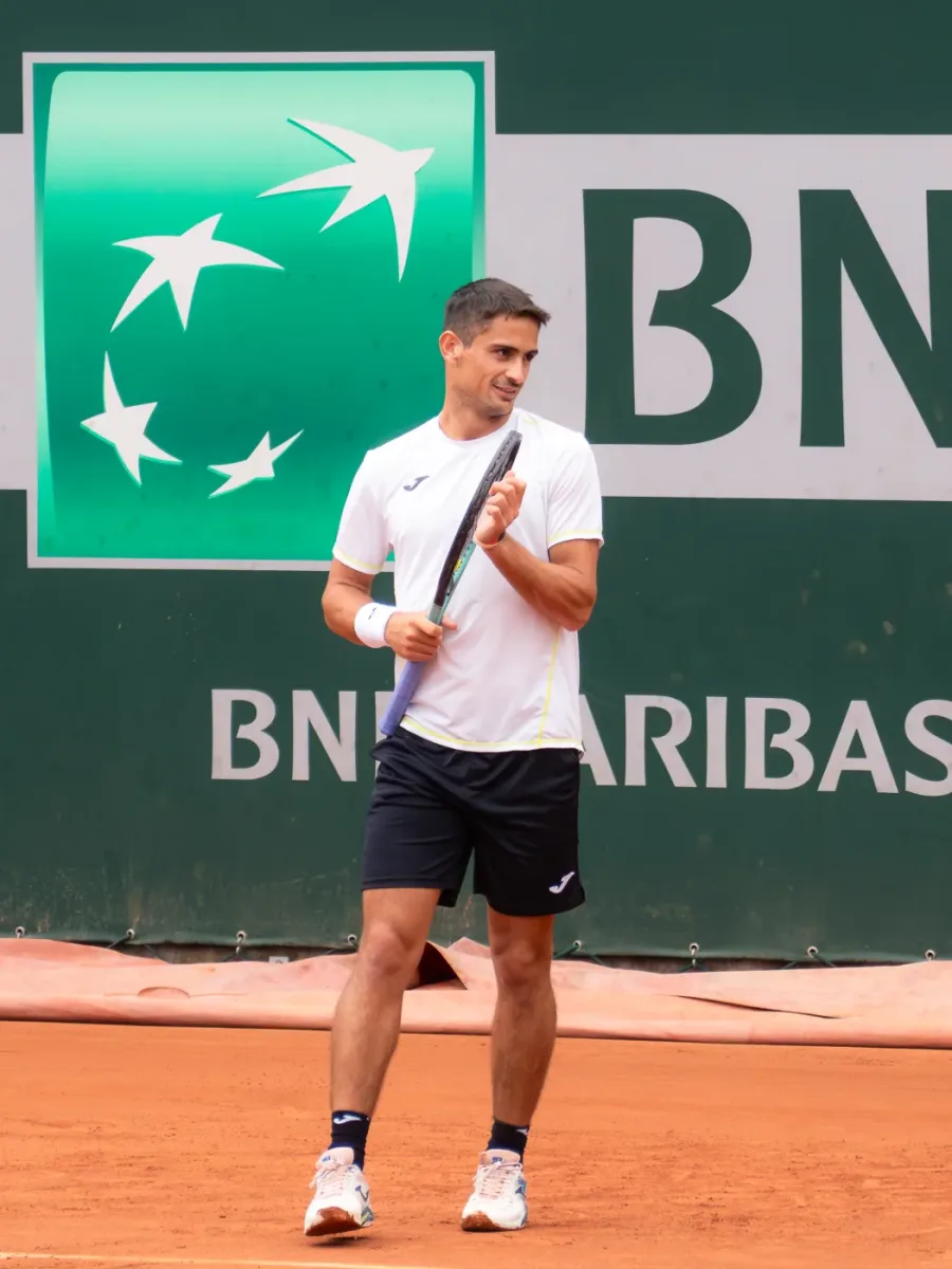 Mariano Navone in campo al Roland Garros