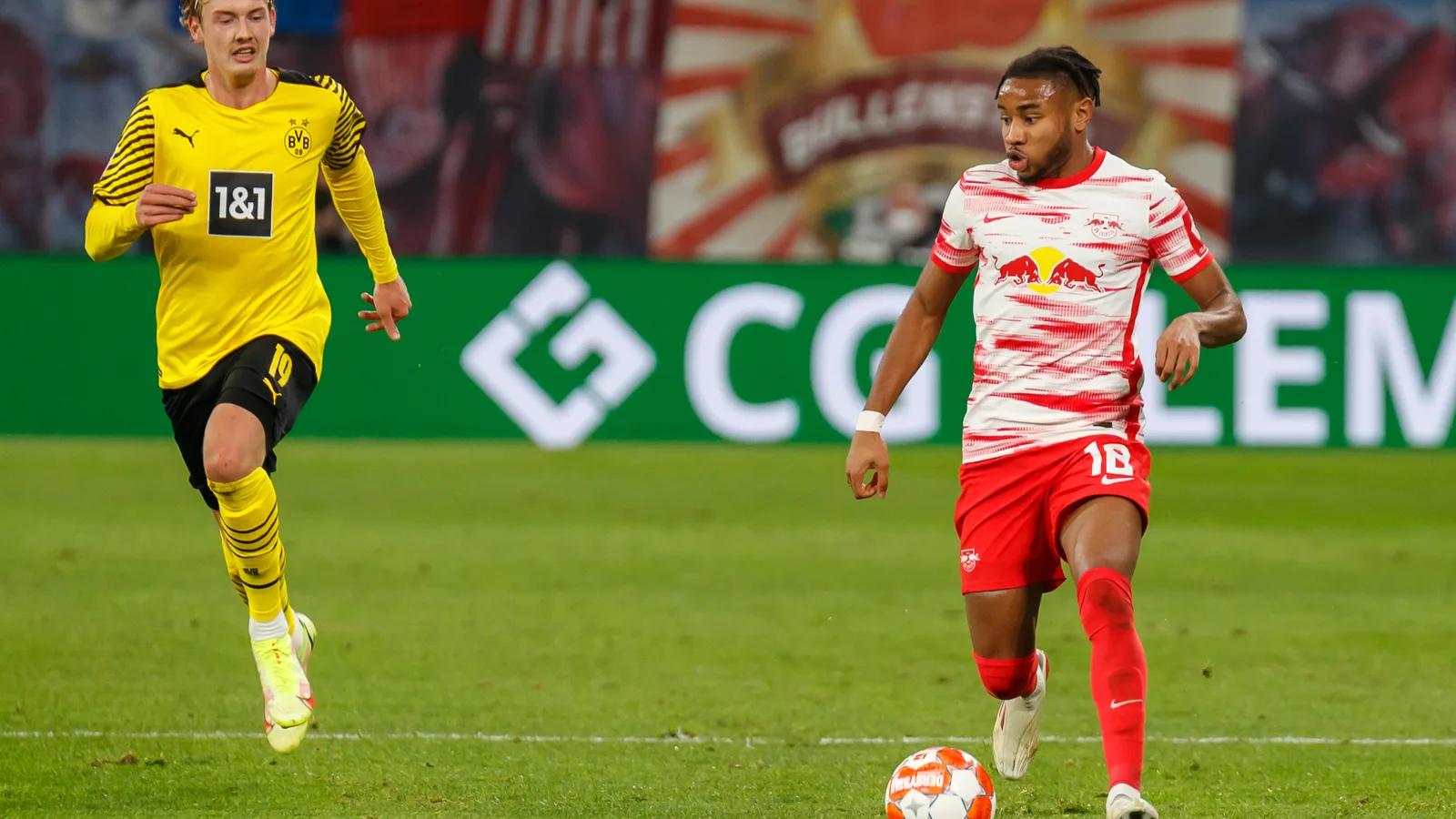 Christopher Nkunku in conduzione palla durante una partita