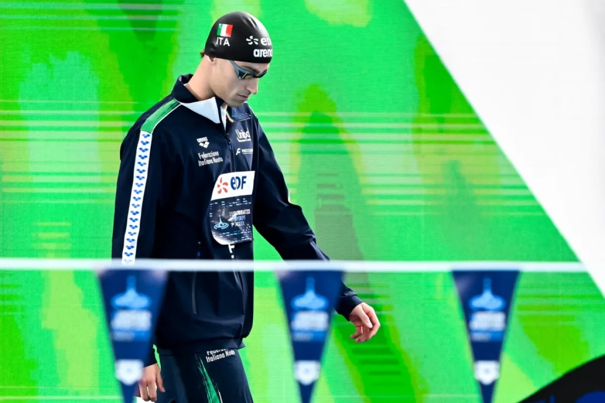 Alberto Razzetti prima della finale dei 400 misti agli Europei di Parigi 2026