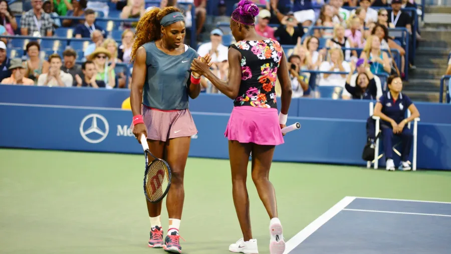 Serena e Venus Williams in campo in doppio agli US Open